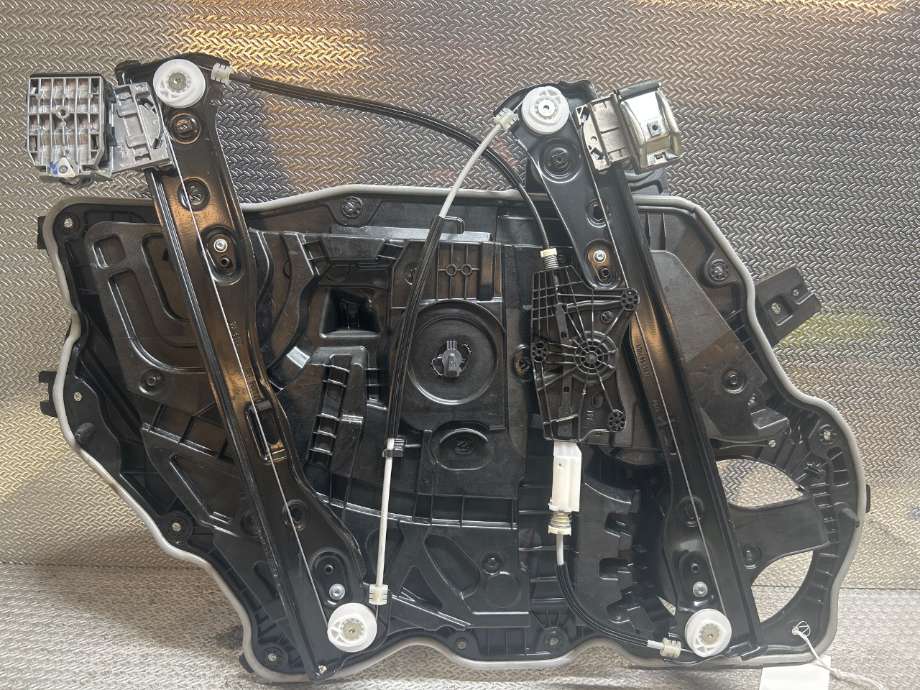 Ruteheis til Tesla Model Y 2021-2024 (Type I)  (TESLA||152680500B|149550997E)