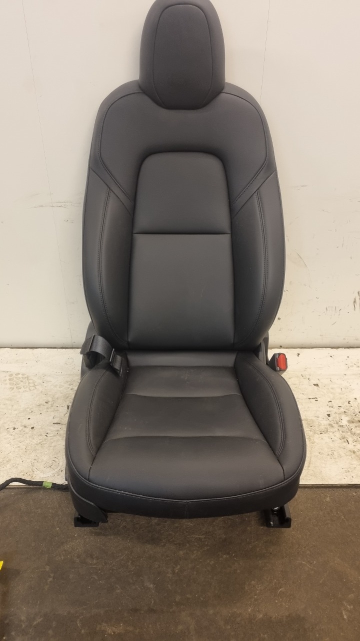 Sete foran høyre til Tesla Model Y 2021-2024 (Type I) (TESLA||1456943-SN-E)