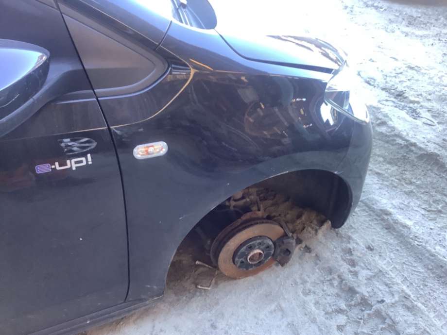 Skjerm høyre foran til VW E-Up, 2013-2019  (VOLKSWAGEN|1S0 821 106 E)