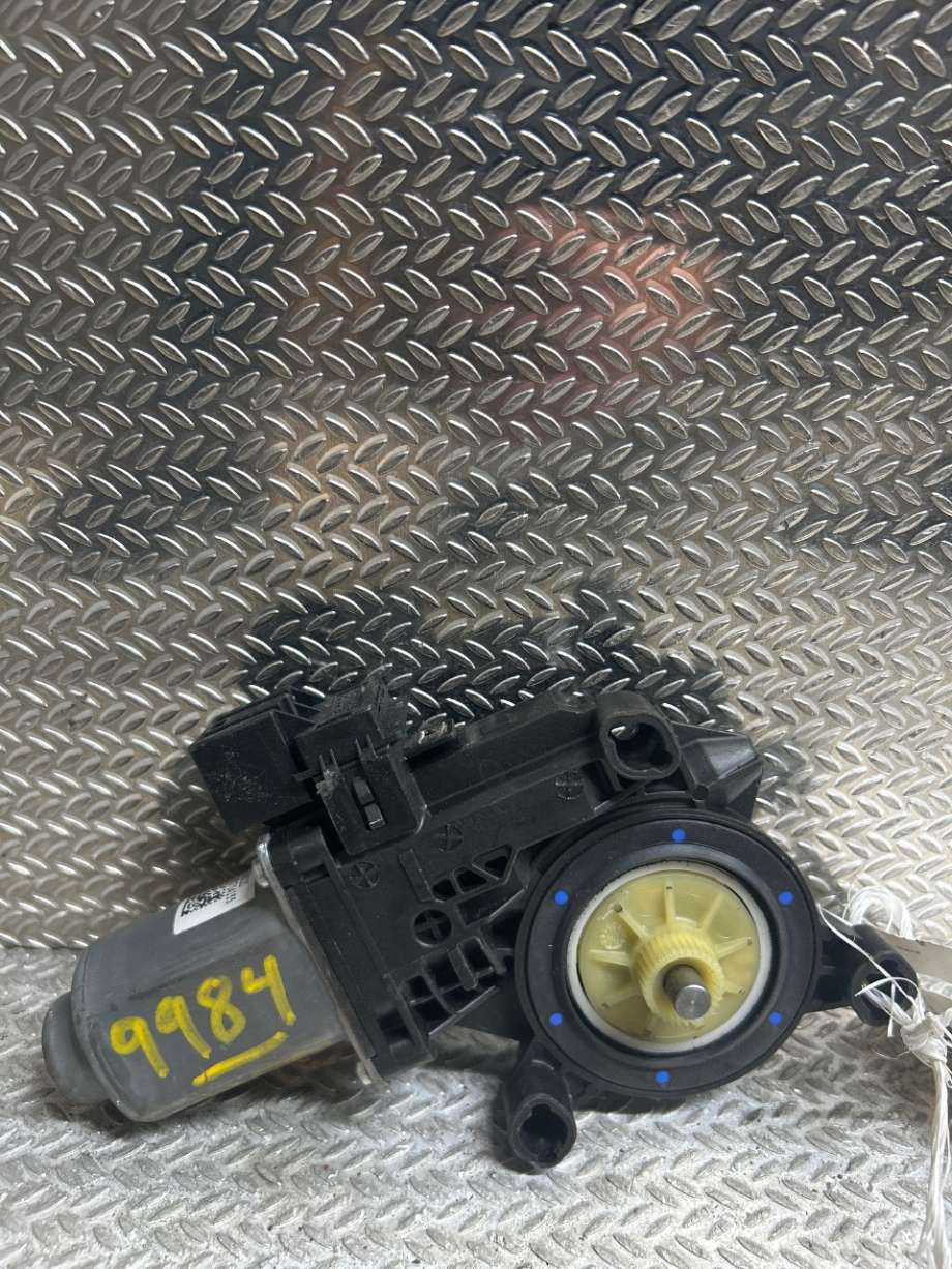 Ruteheis høyre til VW Transporter / Caravelle 2009-2015 (Fase 2) (T5) (T5) (VOLKSWAGEN|7E0959802|7E0 959 802)