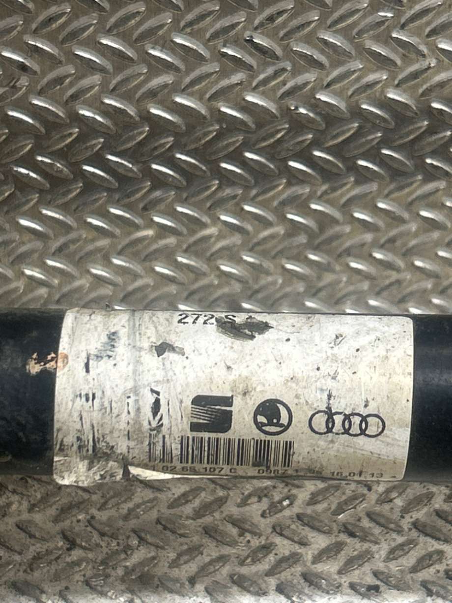 Drivaksel høyre foran til VW Transporter / Caravelle 2009-2015 (Fase 2) (T5) (T5) (VOLKSWAGEN|7E0407272AH|)