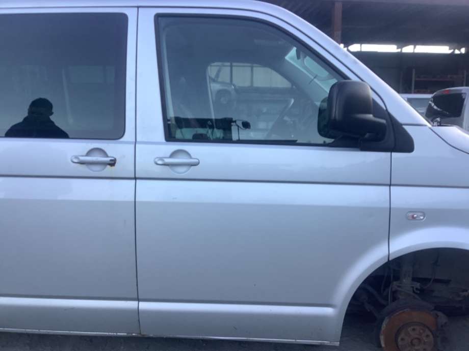 Dør høyre foran til VW Transporter / Caravelle, 2003-2009 (Fase 1) (T5) (T5) (VOLKSWAGEN|7E5831056E)
