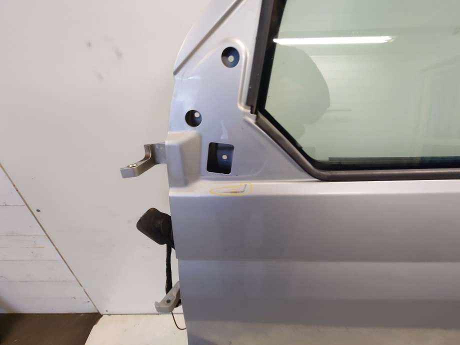 Dør venstre foran til VW Transporter / Caravelle 2003-2009 (Fase 1) (T5) (T5) (VOLKSWAGEN|7E5 831 055 E|7LA 831 055 C|)