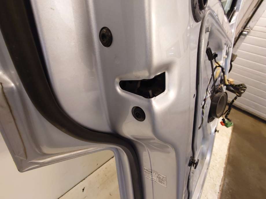 Låsekasse venstre foran til VW Transporter / Caravelle, 2003-2009 (Fase 1) (T5) (T5) (VOLKSWAGEN|7E1837015A)