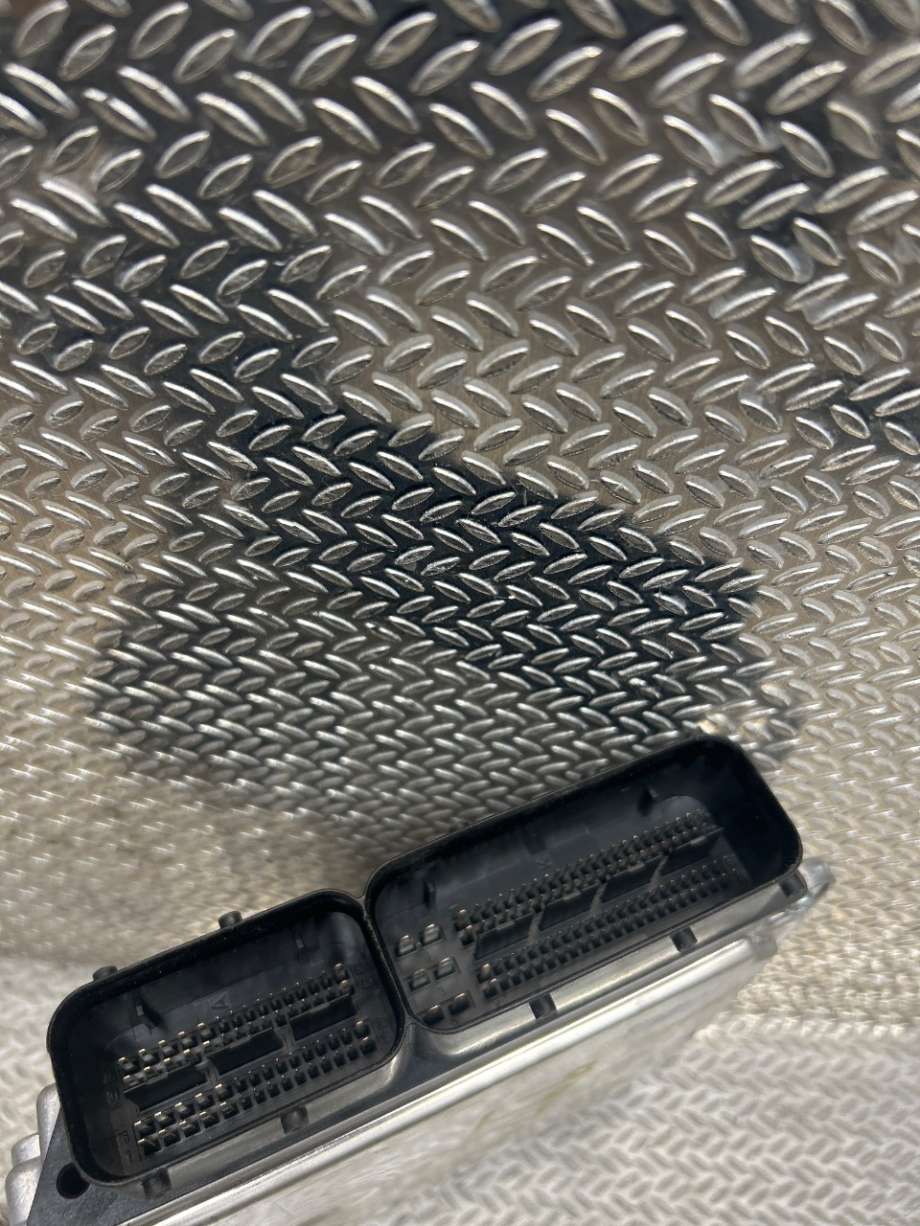 Styreenhet motor til VW Transporter / Caravelle 2003-2009 (Fase 1) (T5) (T5) (VOLKSWAGEN|070906016EC|0281014893|070 906 016 EC)