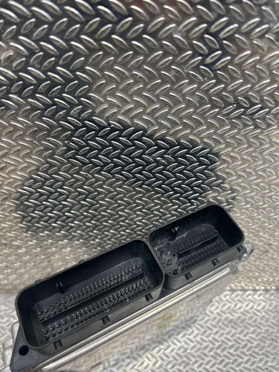 Styreenhet motor til BMW X3 2010-2017 (F25) (F25) (BMW|13618576333|0281019806|8574091-01)