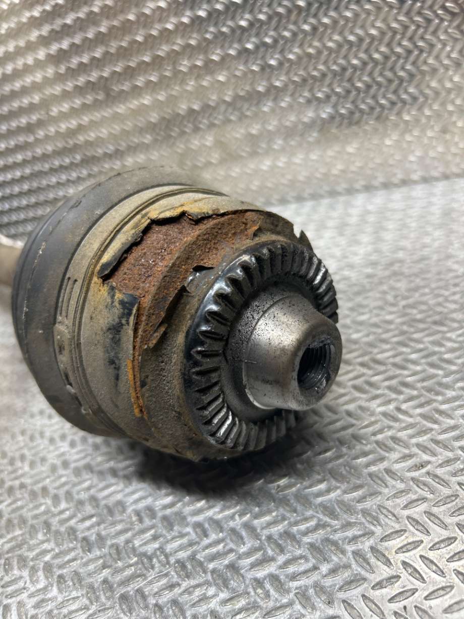 Drivaksel høyre foran til BMW X3 2010-2017 (F25) (F25) (BMW|31608675014|)