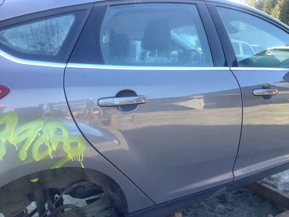 Dør høyre bak til Ford Focus, 2011-2014 (Type III, Fase 1)  (FORD|)