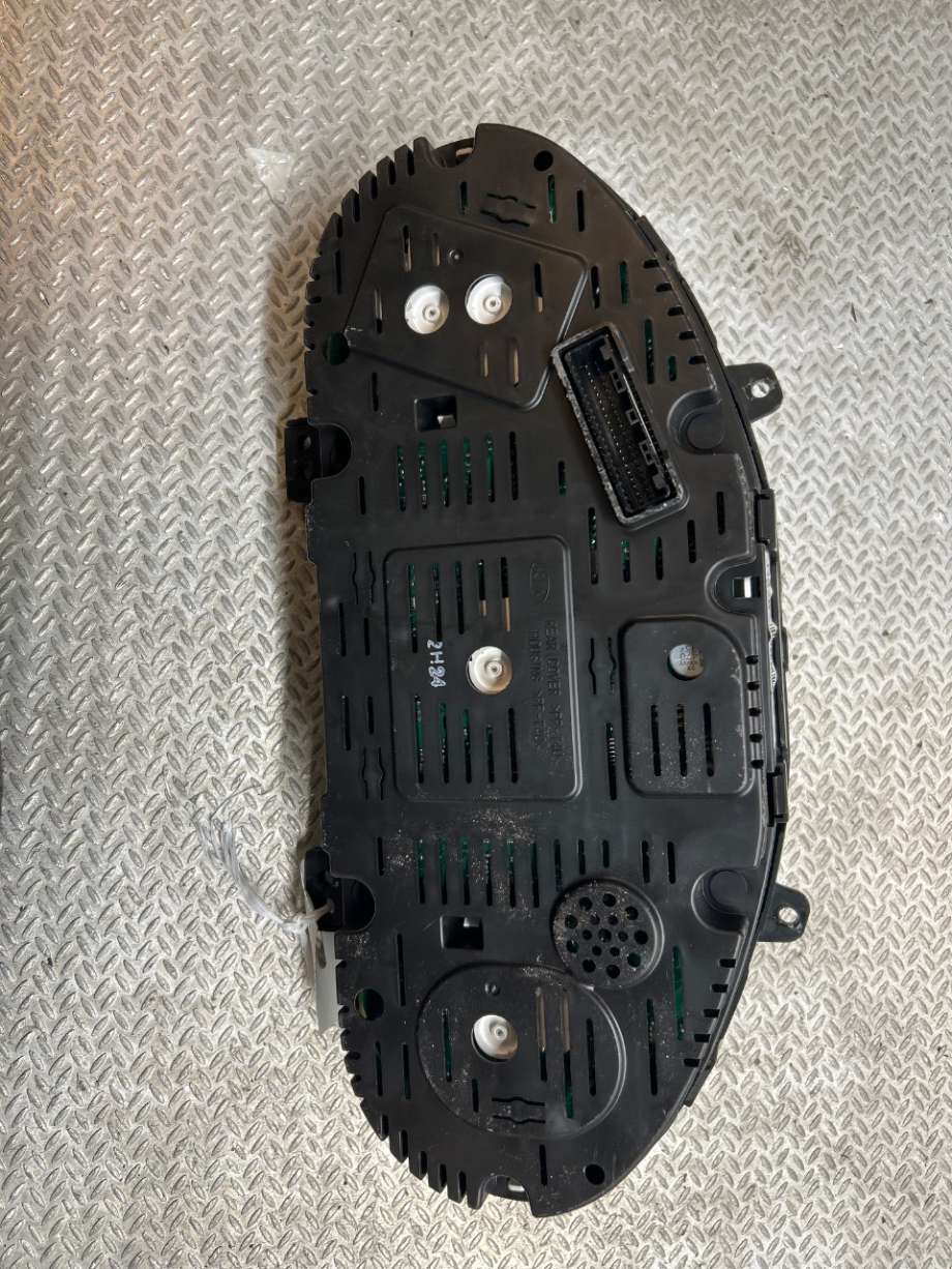 Instrumentpanel til Kia Sportage 2010-2016 (Type III)  (KIA|940163U036||940163U576)