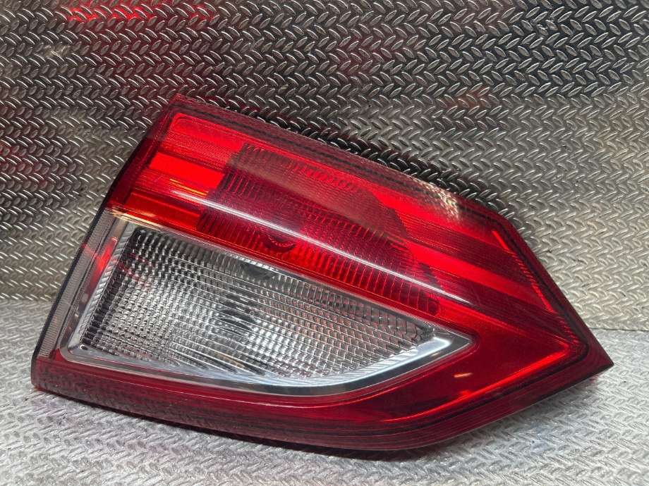 Baklykt høyre indre til Ford C-Max 2010-2015 (Type II, Fase 1)  (FORD|2006162|AM51-13A602-AF|)
