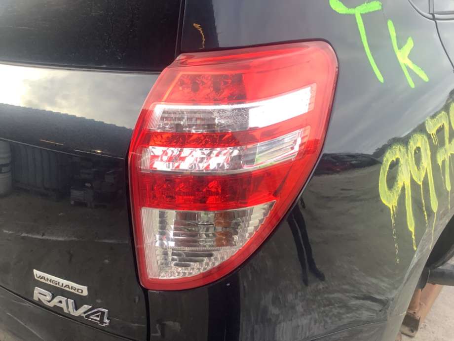 Baklykt høyre til Toyota RAV4, 2009-2013 (Type III, Fase 2)  (TOYOTA|8155142120)