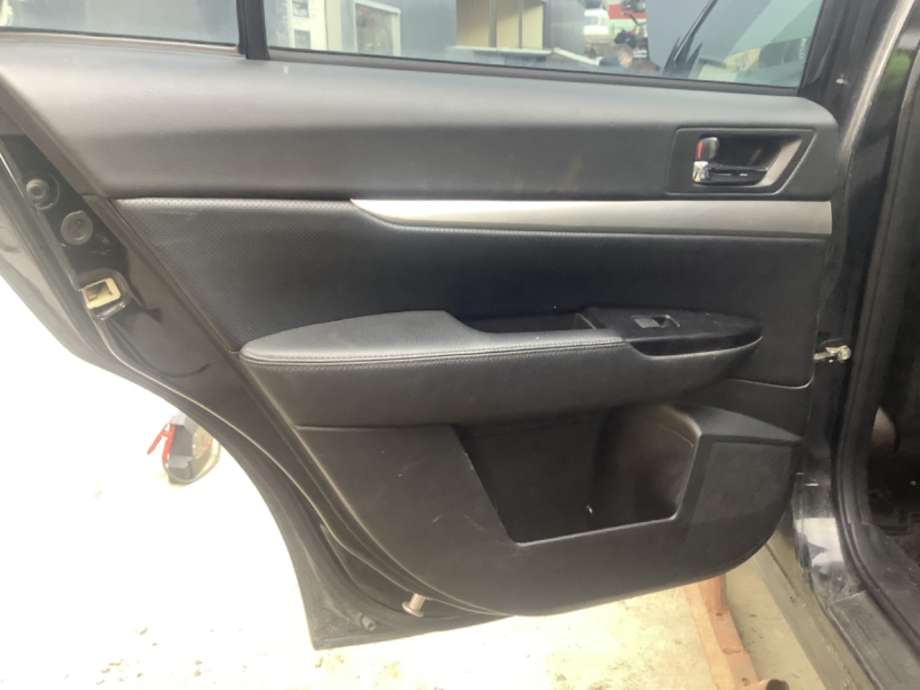 Dørtrekk venstre til Subaru Outback, 2009-2014 (Type IV)  (SUBARU|)