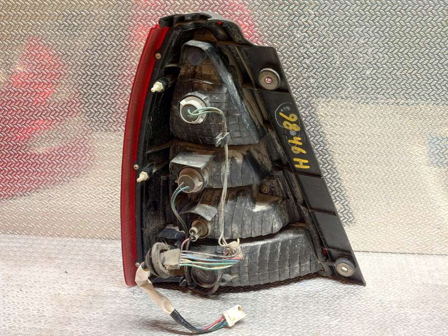 Baklykt høyre til Subaru Forester 2002-2005 (Type II, Fase 1)  (SUBARU|84201SA061|84201SA060|)