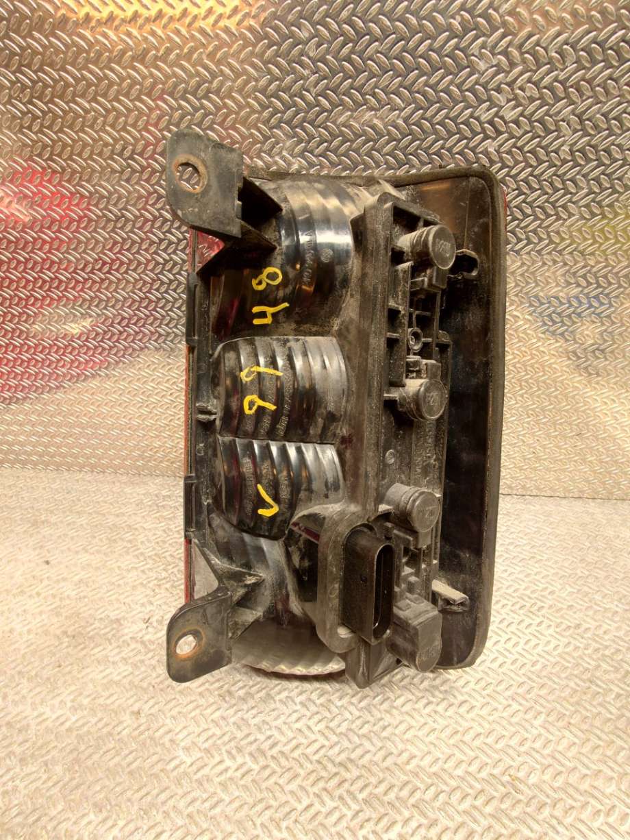 Baklykt venstre til VW Caddy 2004-2010 (Type III, Fase 1)  (VOLKSWAGEN|2K5945095P|2K0 945 095 P|)