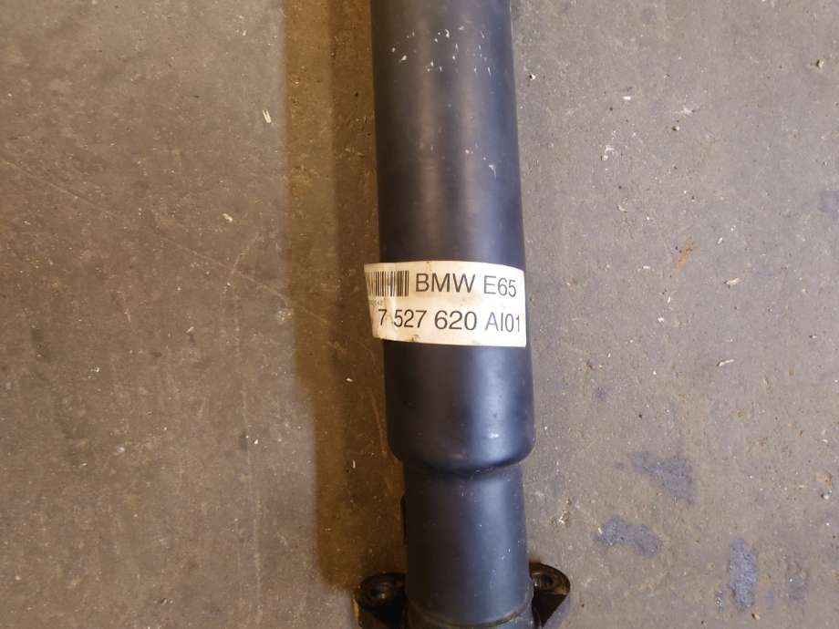 Mellomaksel til BMW 7-Serie 2000-2008 (E65/E66/E67/E88) (E65/E66/E67/E88) (BMW|26107527620|26 10 7 527 620|)