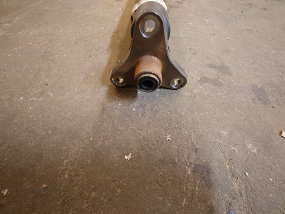 Mellomaksel til BMW 7-Serie 2000-2008 (E65/E66/E67/E88) (E65/E66/E67/E88) (BMW|26107527620|26 10 7 527 620|)
