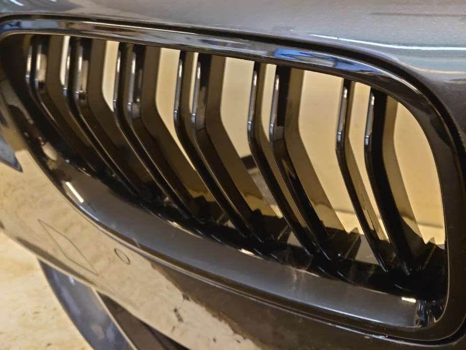 Grill høyre til BMW 5-Serie 2010-2017 (F10/F11) (F10/F11) (BMW|UORIGNAL|)