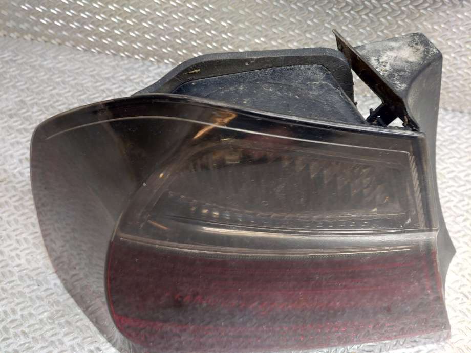 Baklykt venstre til BMW 3-Serie 2005-2011 (E90/E91/E92/E93) (E90/E91/E92/E93) (BMW|63216937457|63 21 6 937 457|)