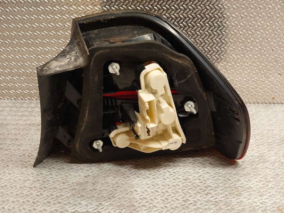 Baklykt venstre til BMW 3-Serie 2005-2011 (E90/E91/E92/E93) (E90/E91/E92/E93) (BMW|63216937457|63 21 6 937 457|)