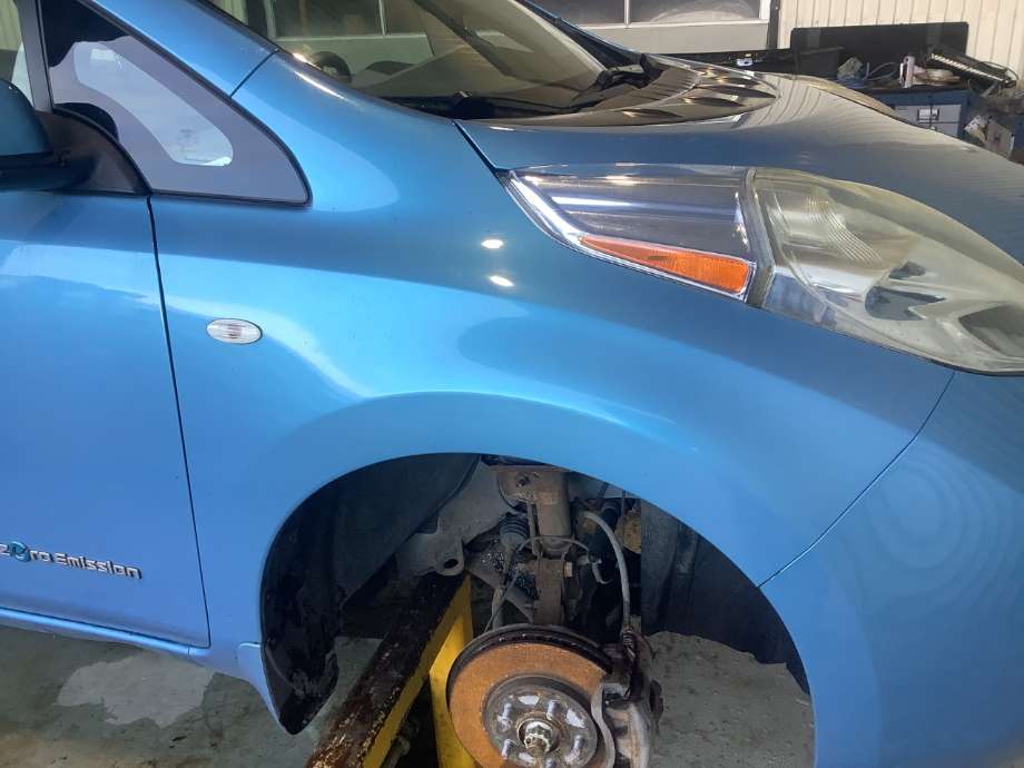 Skjerm høyre foran til Nissan Leaf, 2011-2017 (Type I)  (NISSAN|F31003NAMA)