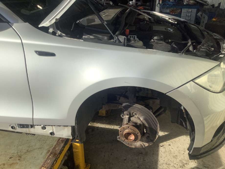 Skjerm høyre foran til BMW 1-Serie, 2004-2011 (E81/E82/E87/E88) (E81/E82/E87/E88) (BMW|41 35 7 133 228)