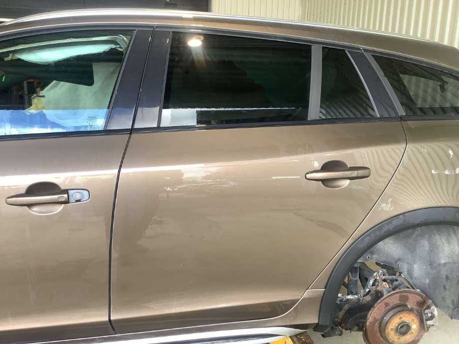 Dør venstre bak til Volvo V60/V60 CC, 2013-2018 (Type I, Fase 2)  (VOLVO|)