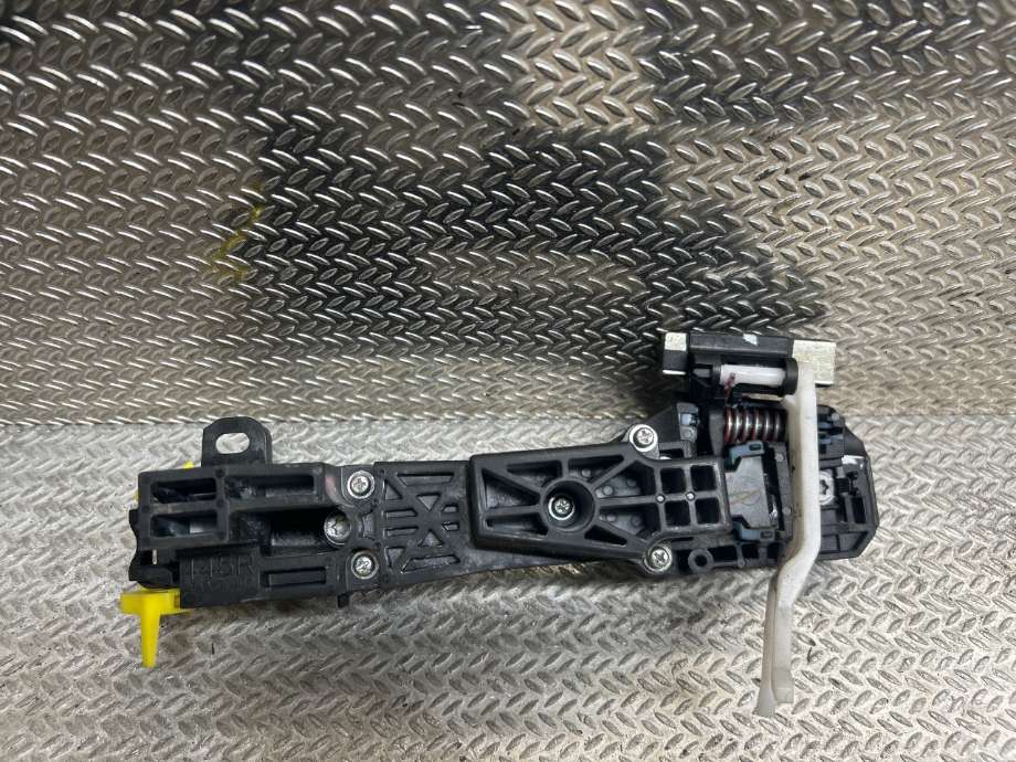 Dørhåndtak utv høyre bak til Toyota Avensis 2009-2015 (Type III, Fase 1)  (TOYOTA|6920305042|6921105918|)
