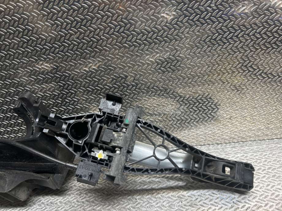 Dørhåndtak utv høyre foran til Volvo XC70 2008-2013 (Type II, Fase 1)  (VOLVO|30784203|39879658)
