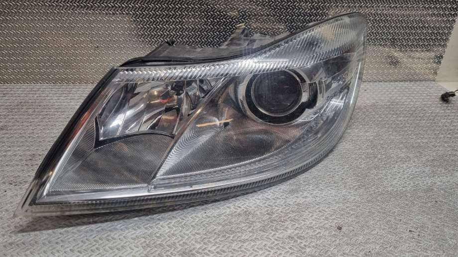 Frontlykt venstre xenon til Škoda Octavia 2009-2013 (Type II, Fase 2)  (SKODA|1Z1941017T|1Z1 941 017 T|)