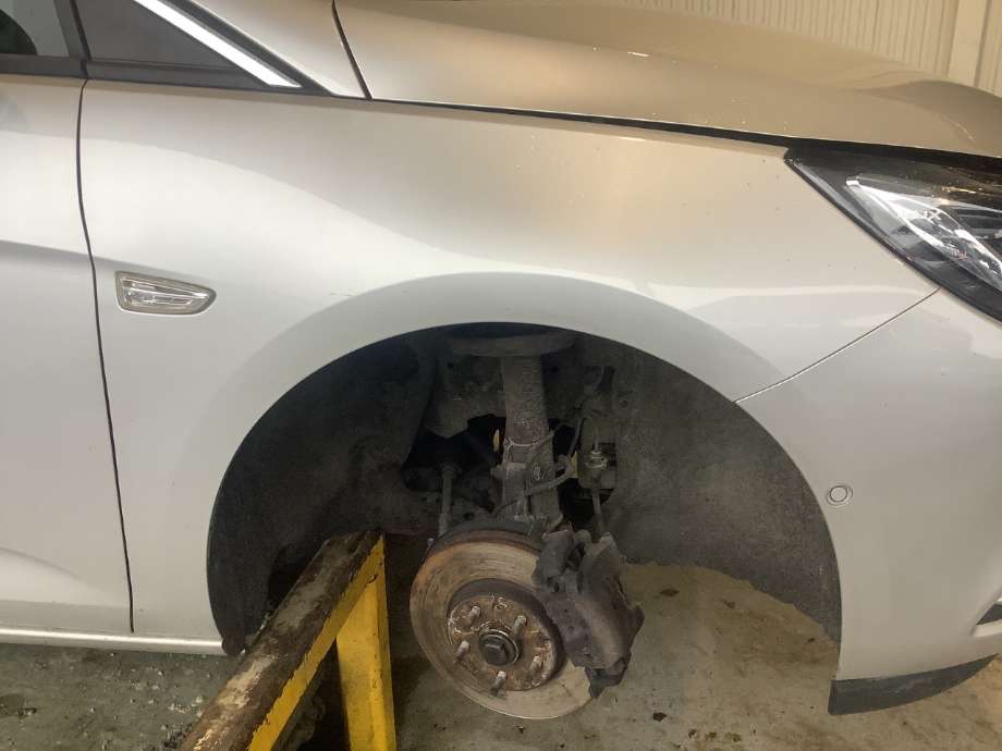 Skjerm høyre foran til Opel Astra K, 2015-->>  (OPEL|39011391)