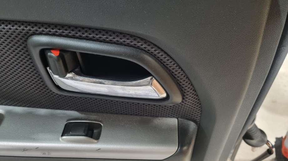 Dørhåndtak inv høyre bak til Isuzu D-Max, 2007-2012 (Type I)  (ISUZU|8974049440)