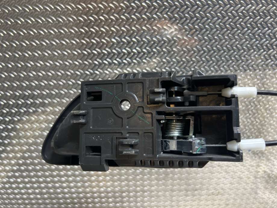 Dørhåndtak inv høyre bak til Isuzu D-Max 2007-2012 (Type I)  (ISUZU|8974049440|8-97404-944-0|)