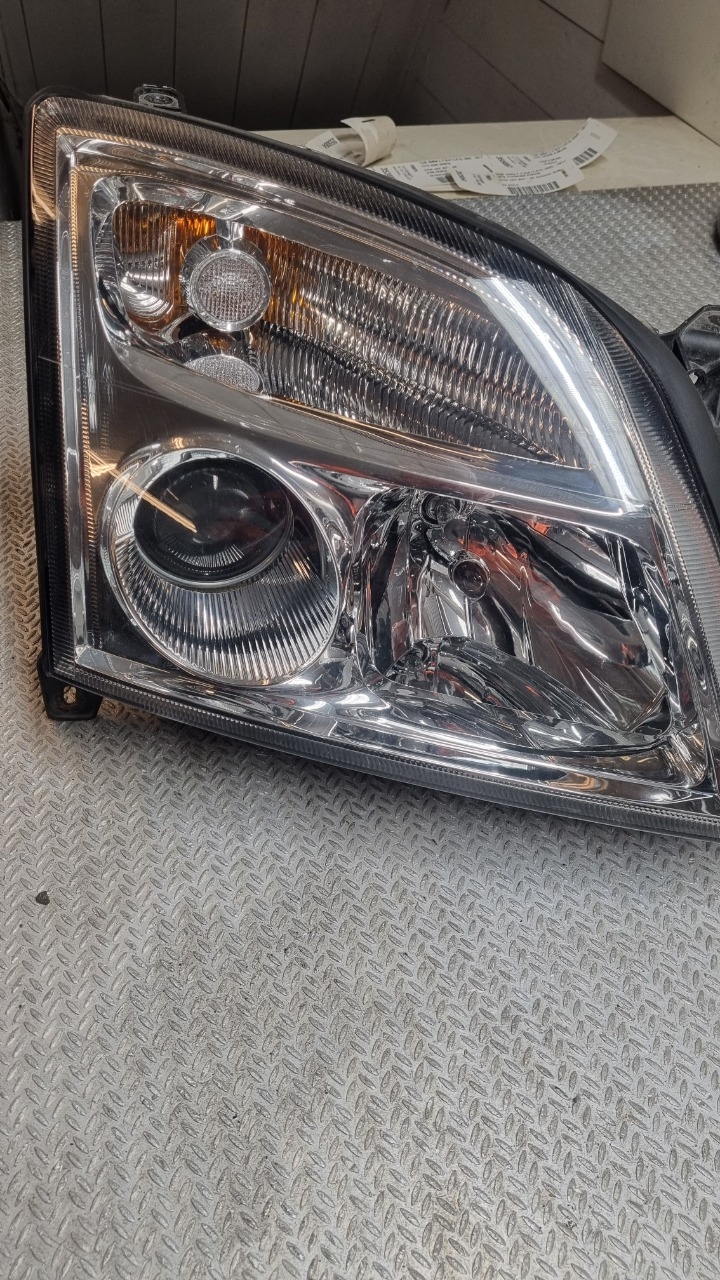 Frontlykt høyre halogen til Opel Signum 2003-2006  (OPEL|93171429||1EL00832008)