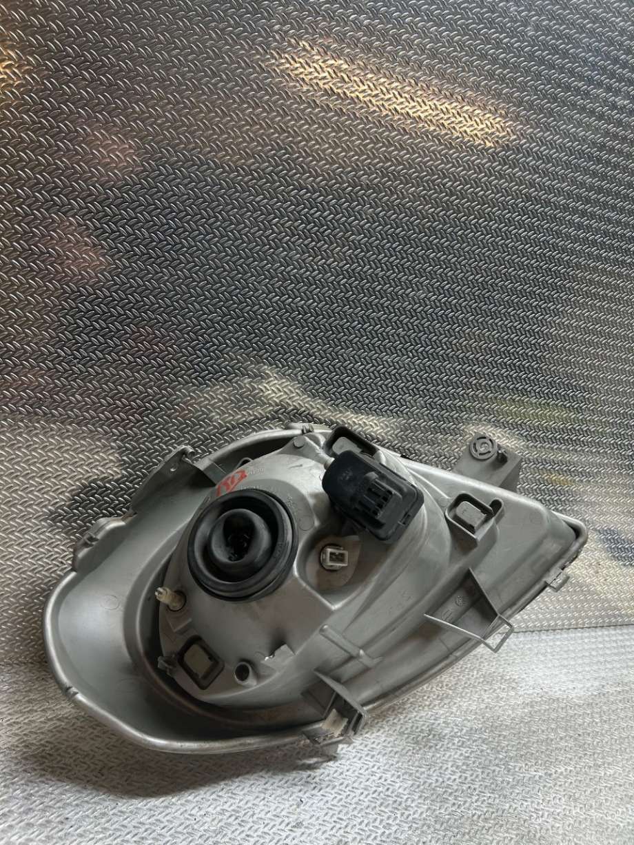 Frontlykt venstre halogen til Opel Vivaro A 2001-2006  (91165719|7700311371|)