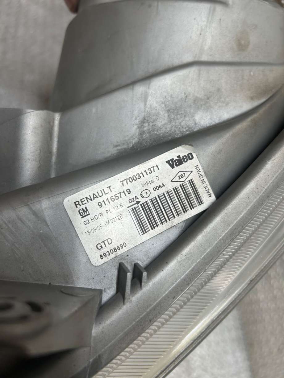 Frontlykt venstre halogen til Opel Vivaro A 2001-2006  (91165719|7700311371|)