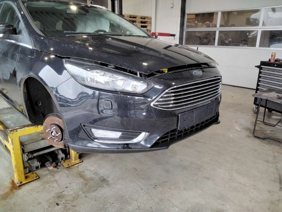 Støtfanger foran til Ford Focus, 2014-2018 (Type III, Fase 2)  (FORD|2016512)