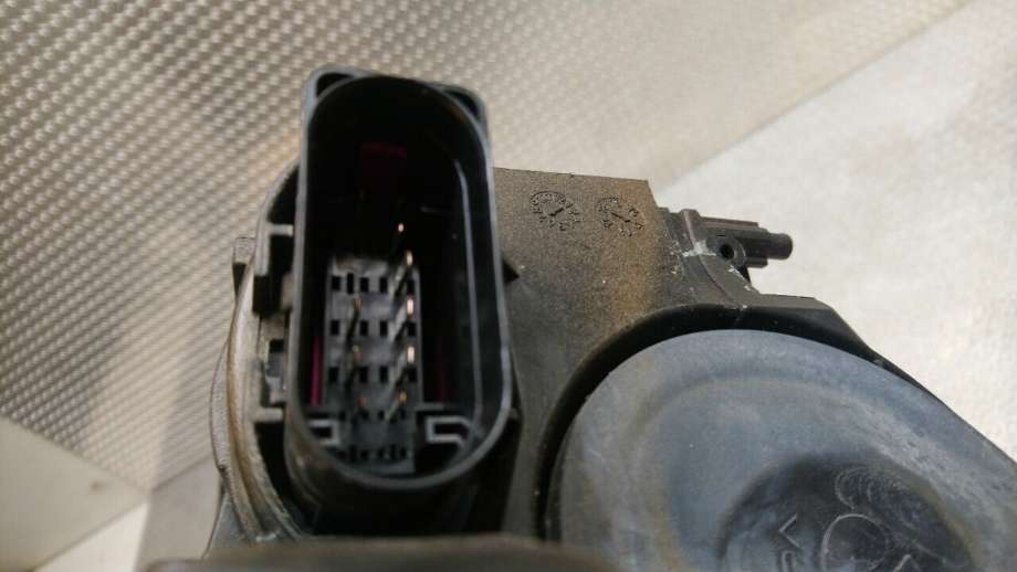 Frontlykt høyre halogen til Ford Focus 2014-2018 (Type III, Fase 2)  (FORD|F1EB-13W029-ED|2060600|)
