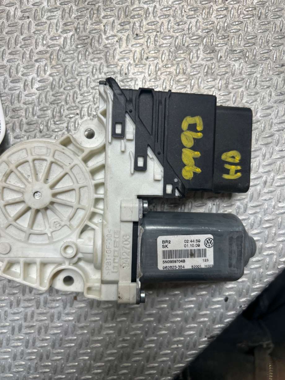Ruteheis høyre til VW Tiguan 2007-2011 (Type I, Fase 1)  (VOLKSWAGEN|5N0959704D|5N0959704B)