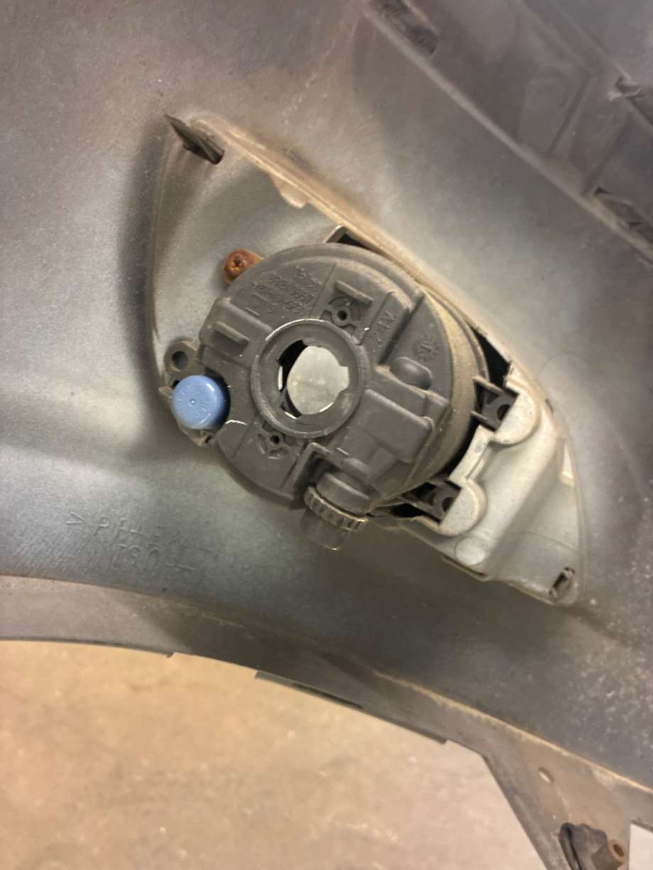 Tåkelykt venstre foran til Toyota Avensis 2003-2008 (Type II)  (TOYOTA|812200D040|812200D042|)