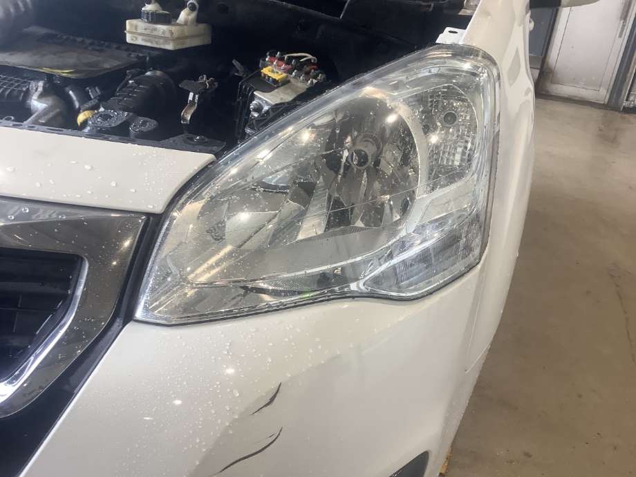Frontlykt venstre halogen til Peugeot Partner, 2015-2019 (Type II, Fase 2)  (PEUGEOT|6208 K6)