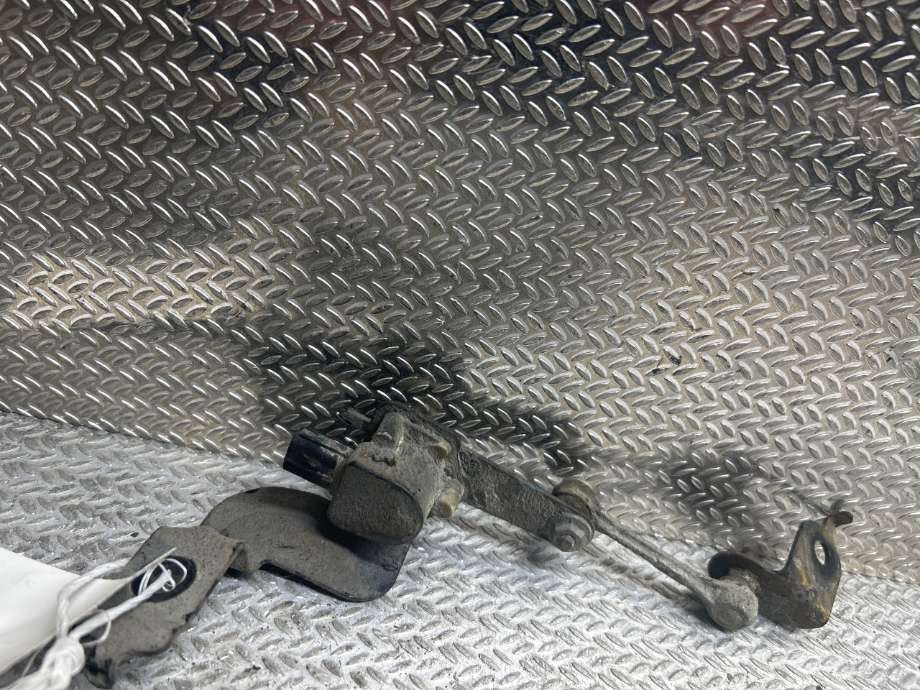 Sensor nivå til Subaru Outback, 2009-2014 (Type IV)  (SUBARU|84021AJ000)