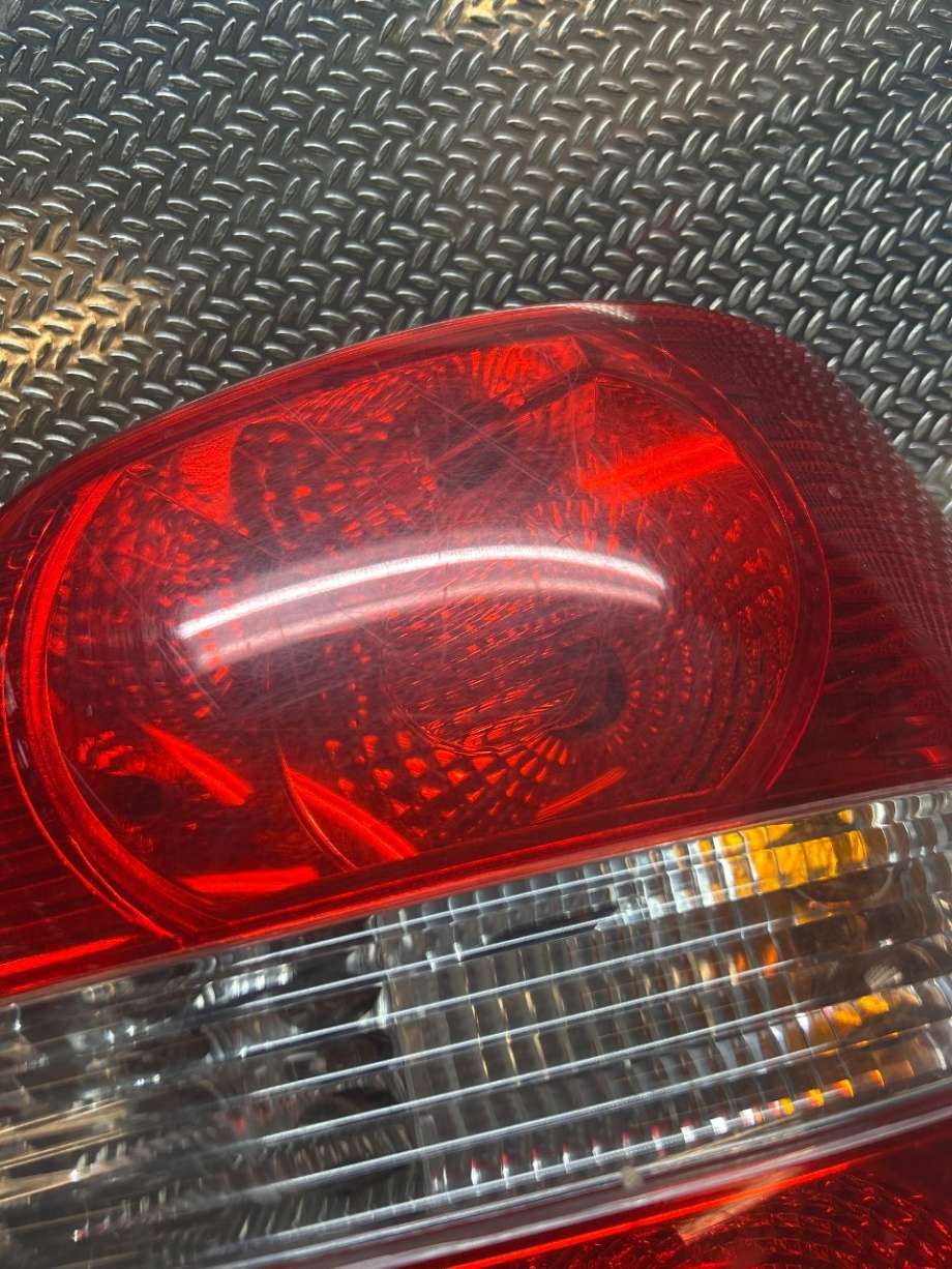 Baklykt høyre til VW Touran 2007-2010 (Type I, Fase 2)  (VOLKSWAGEN|1T0945096N||1T0945096G)