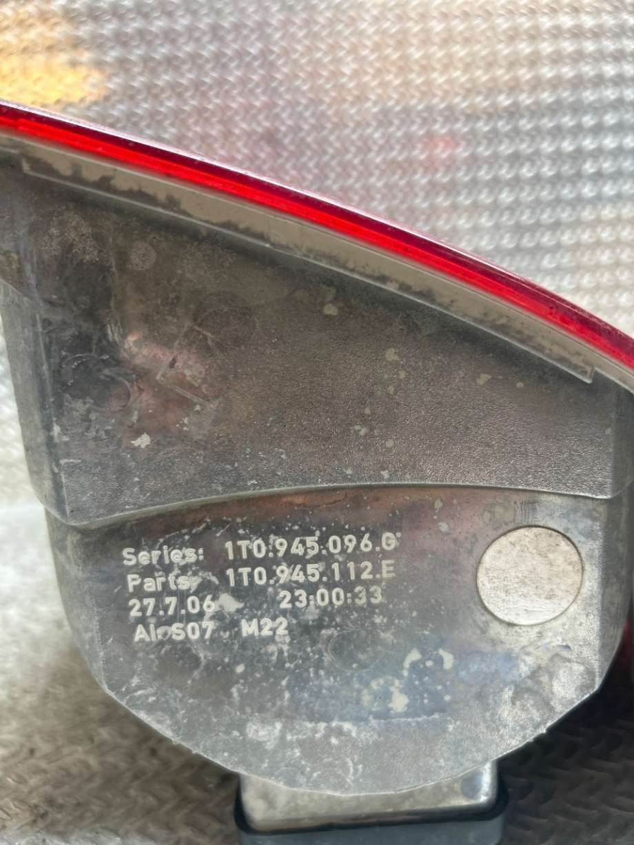 Baklykt høyre til VW Touran 2007-2010 (Type I, Fase 2)  (VOLKSWAGEN|1T0945096N||1T0945096G)