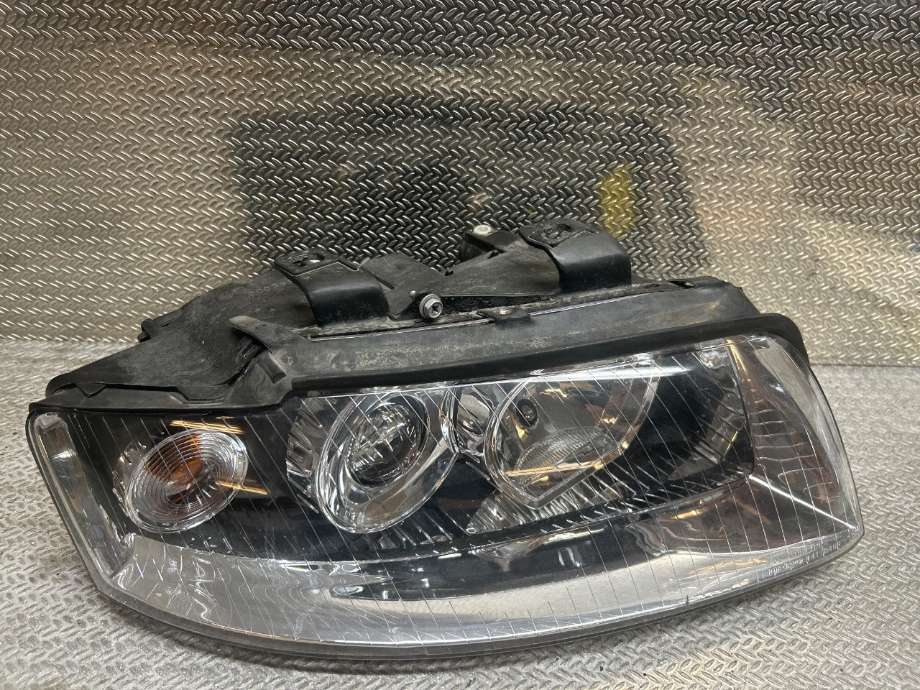 Frontlykt høyre halogen til Audi A4, 2001-2004 (Type II) (B6) (B6) (AUDI|8E0941030C)