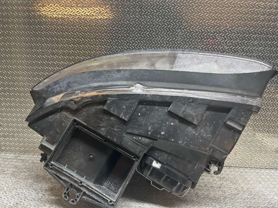 Frontlykt høyre halogen til Audi A4 2001-2004 (Type II) (B6) (B6) (AUDI|8E0941030C|)