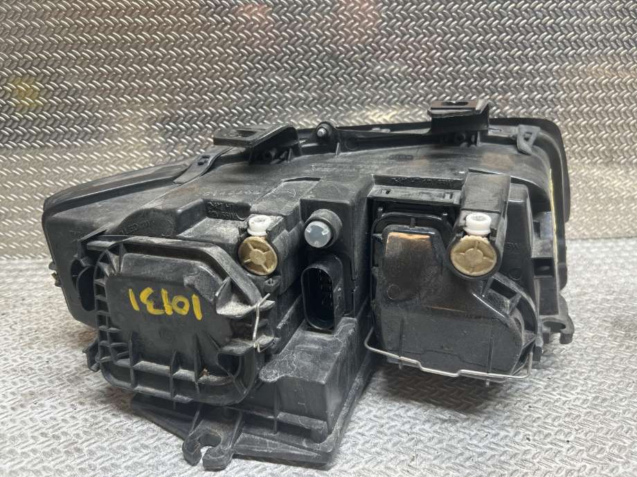 Frontlykt venstre halogen til Audi A4 2001-2004 (Type II) (B6) (B6) (AUDI|8E0941029C|8E0941003F)