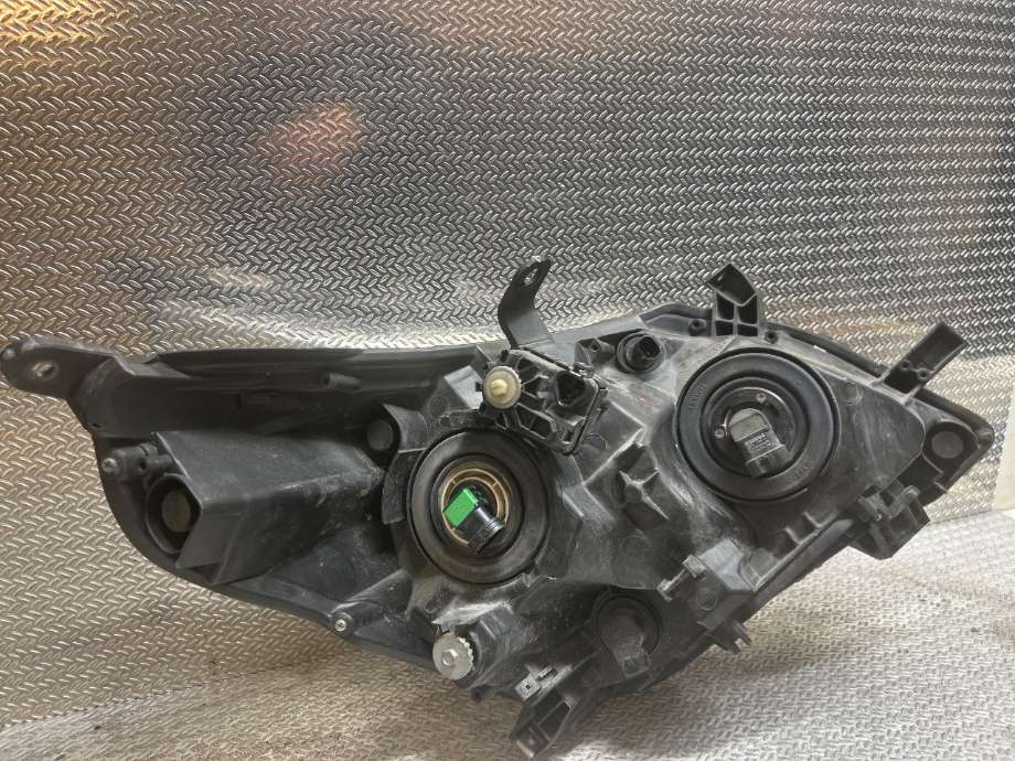 Frontlykt venstre halogen til Toyota Verso 2009-2016 (Type III)  (TOYOTA|811700F090||811500F09000)