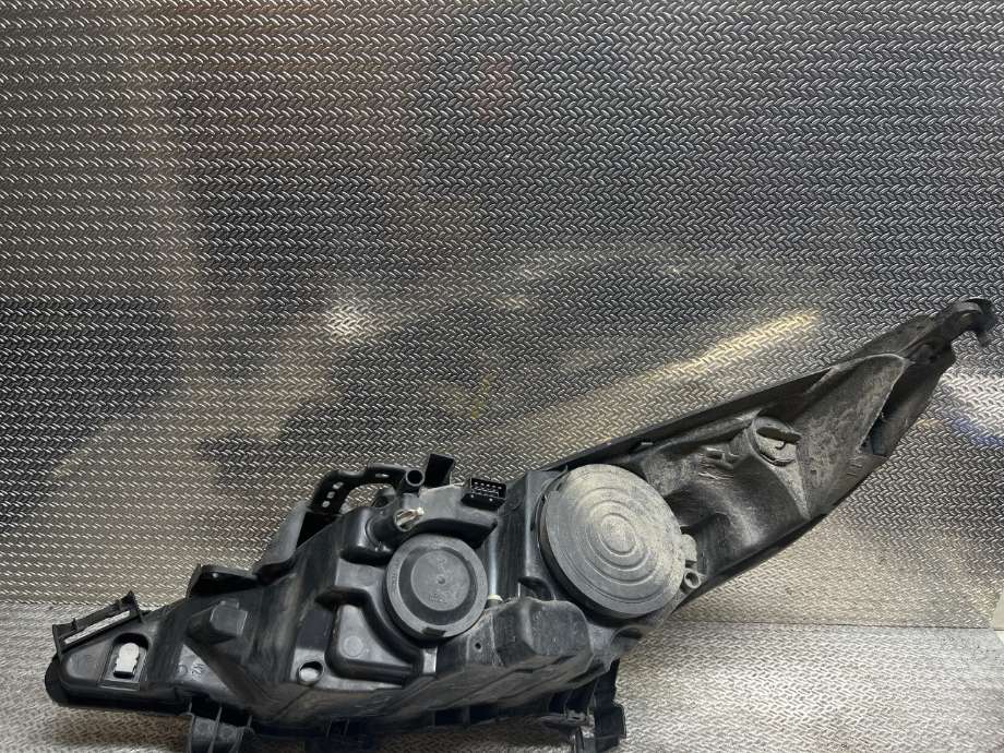 Frontlykt høyre halogen til Peugeot 207 2006-2012  (PEUGEOT|620696|9683683880/01|89901696)