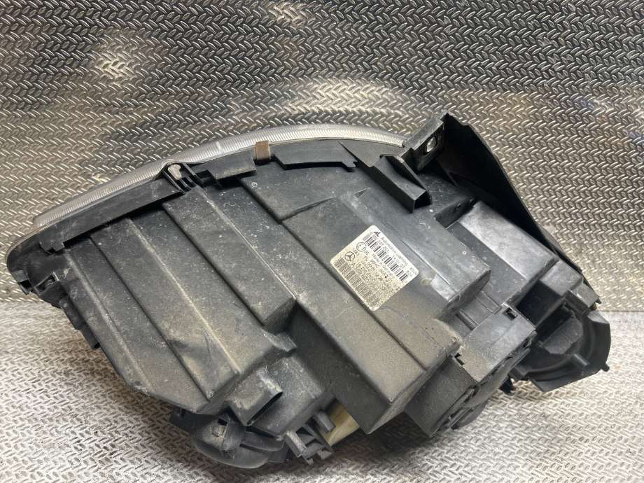Frontlykt venstre halogen til Mercedes B-Klasse 2008-2011 (Fase 2) (W245) (W245) (MERCEDES|A1698207761|0301247201|A 169 820 77 61)