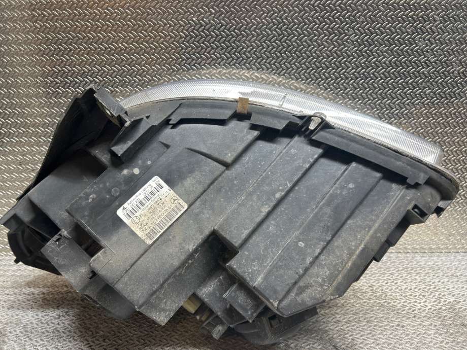 Frontlykt høyre halogen til Mercedes B-Klasse 2008-2011 (Fase 2) (W245) (W245) (MERCEDES|A1698207861|0301247202|A 169 820 78 61)